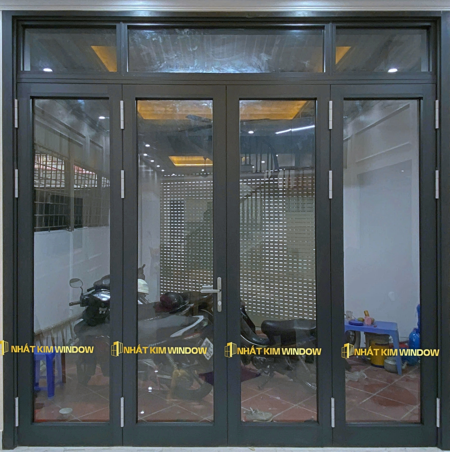 Cửa chính mở quay 4 cánh - Màu ghi xanh