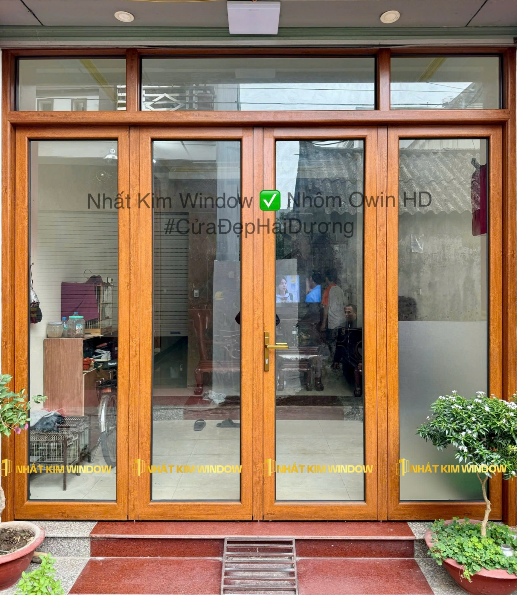 Cửa chính mở quay 4 cánh - Màu gỗ lim