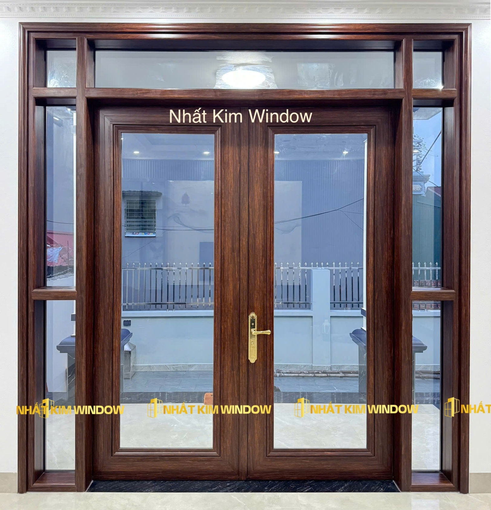 Cửa chính mở quay 2 cánh - Màu vân gỗ trắc