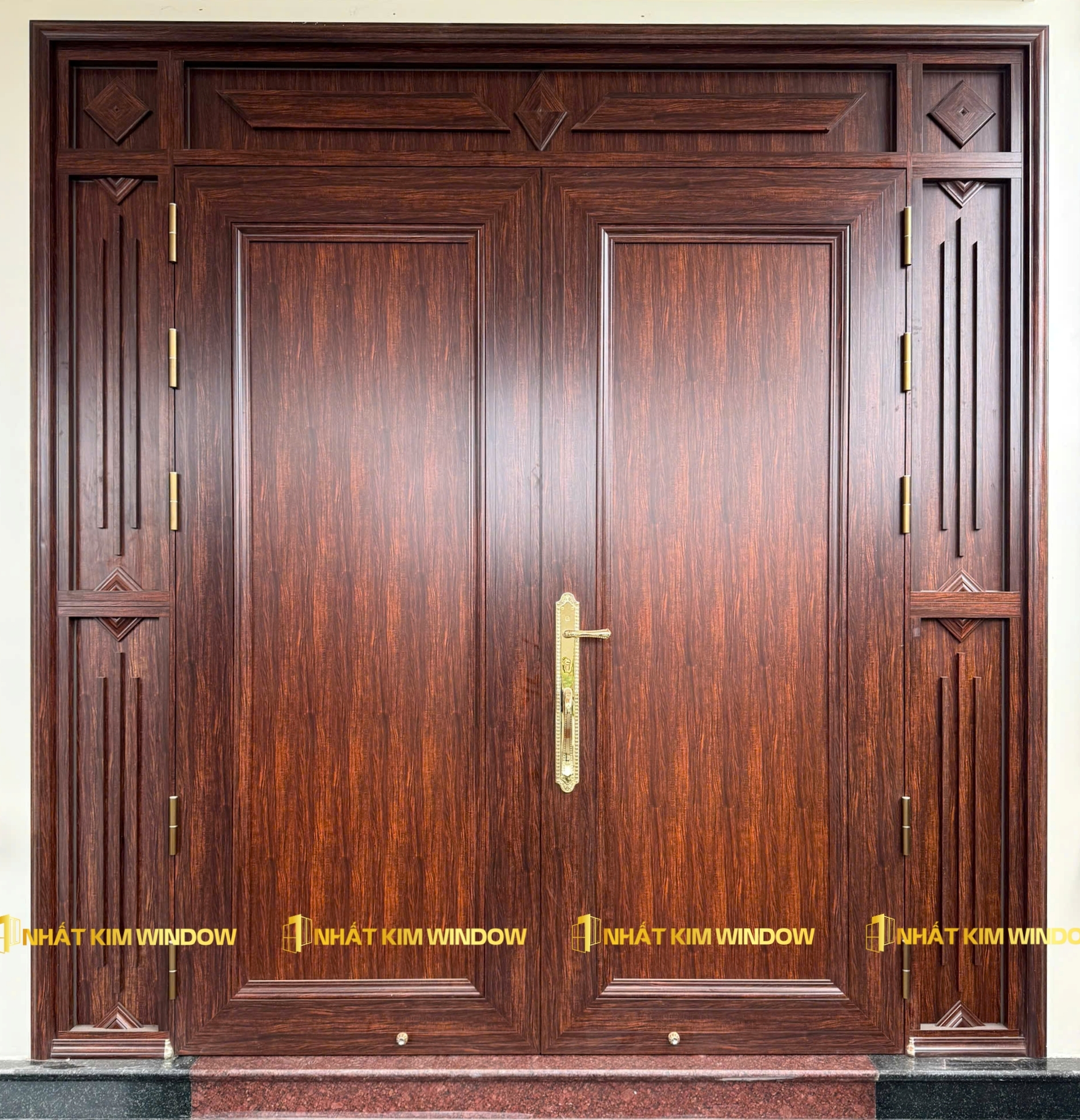 Cửa chính mở quay 2 cánh tấm liền - Màu vân gỗ trắc