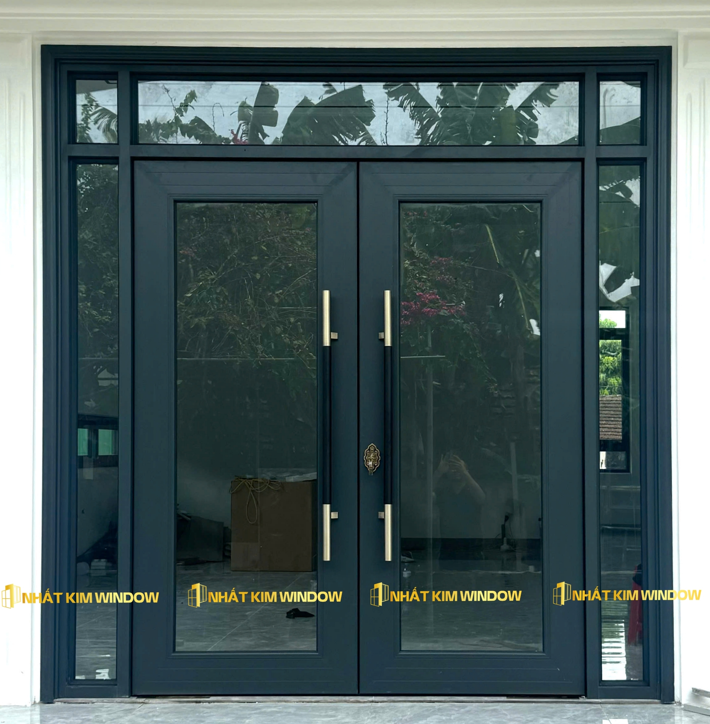 Cửa thuỷ lực màu ghi xanh