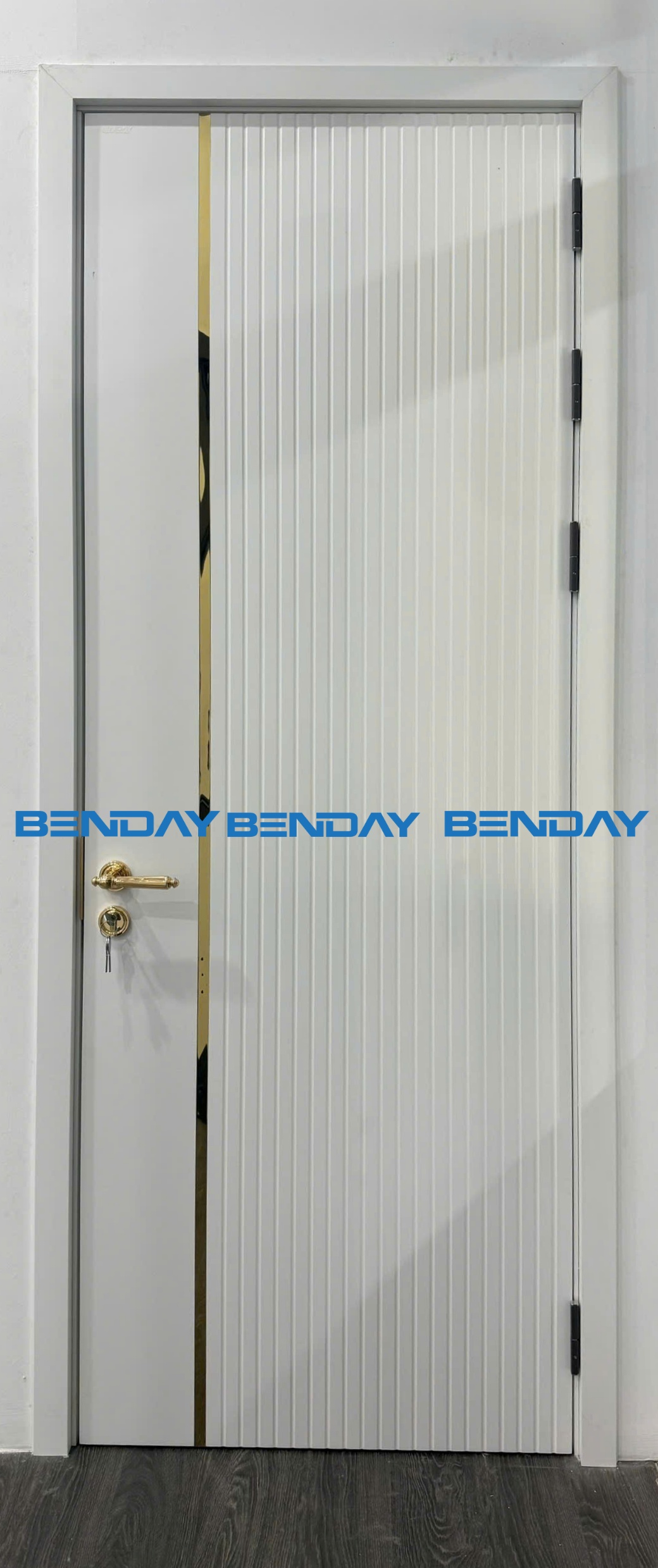 BENDAY-B52 (Cửa sơn màu trắng)